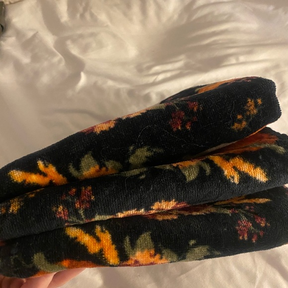 Cynthia Rowley Fall Harvest Pumpkin Dish Towel Linens (Set of 3) - Picture 4 of 5